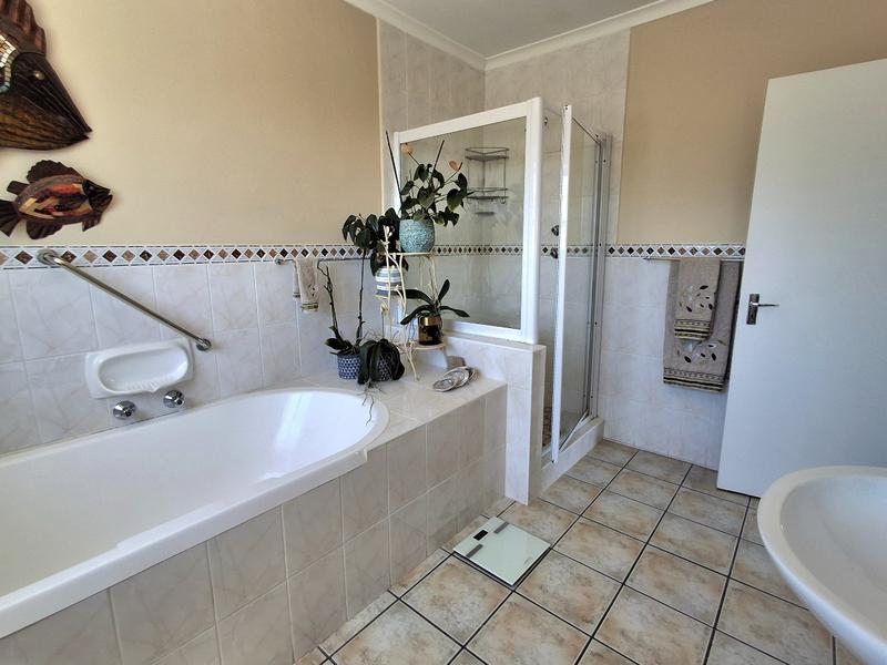 5 Bedroom Property for Sale in Duyker Eiland Western Cape